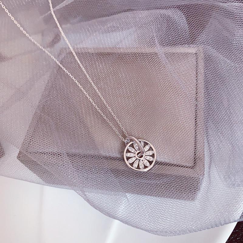 Vergoldete farbige Halskette für Damen, Langlebige Schlüsselbein-Kette, Mori-kei Stil, Trendiger runder Anhänger