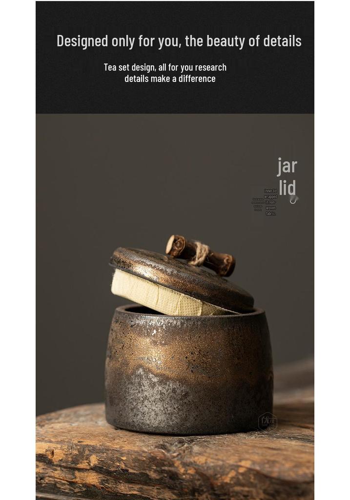 Gilded Ceramic Tea Storage Jar for Pu'er and White Tea - Small Retro Chinese Design