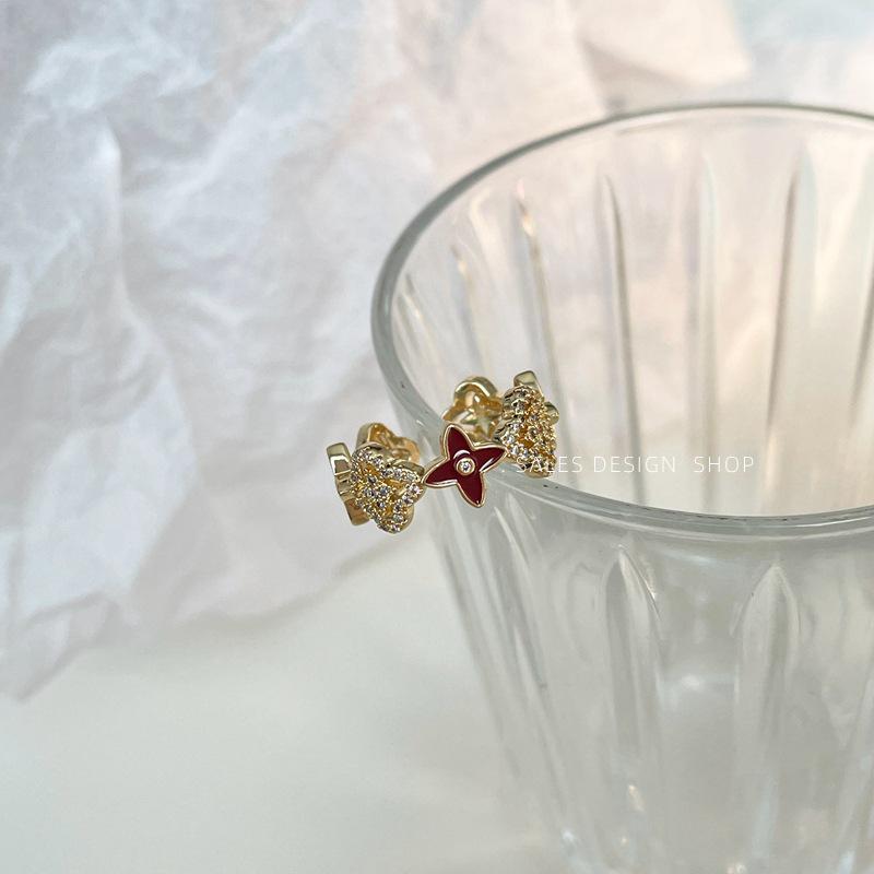 Zircon Coin Micro-Pave Four-Leaf Clover Vintage Ring: Elegant, Stylish, and Versatile