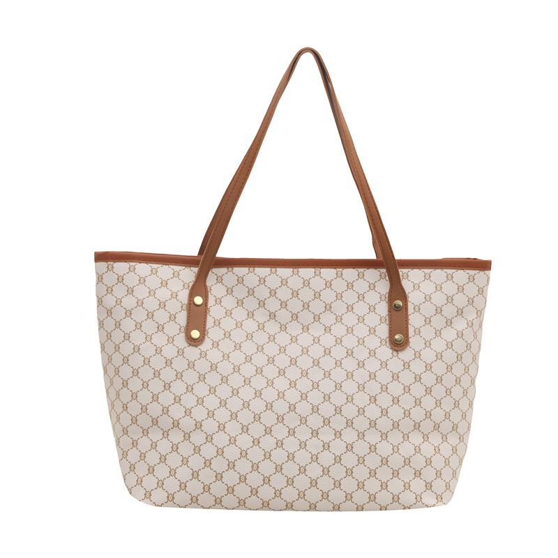 Light Luxury Temperament and Personalized Commuting Hand Tote Bag New Beautiful Niche Design Trendy One-shoulder Armpit Bag