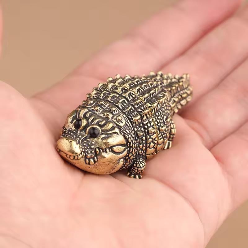 Vintage Brass Crocodile Mini Figurine Antique Animal Statue Desktop Ornament Home Decor Handmade Crafts Tea Pet Decoration