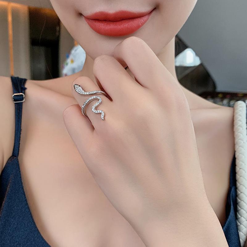 2026 European And American Fashion Unique Snake-Shaped Ring, Trendy Design for Students, Wrapped in a Minimalist Style