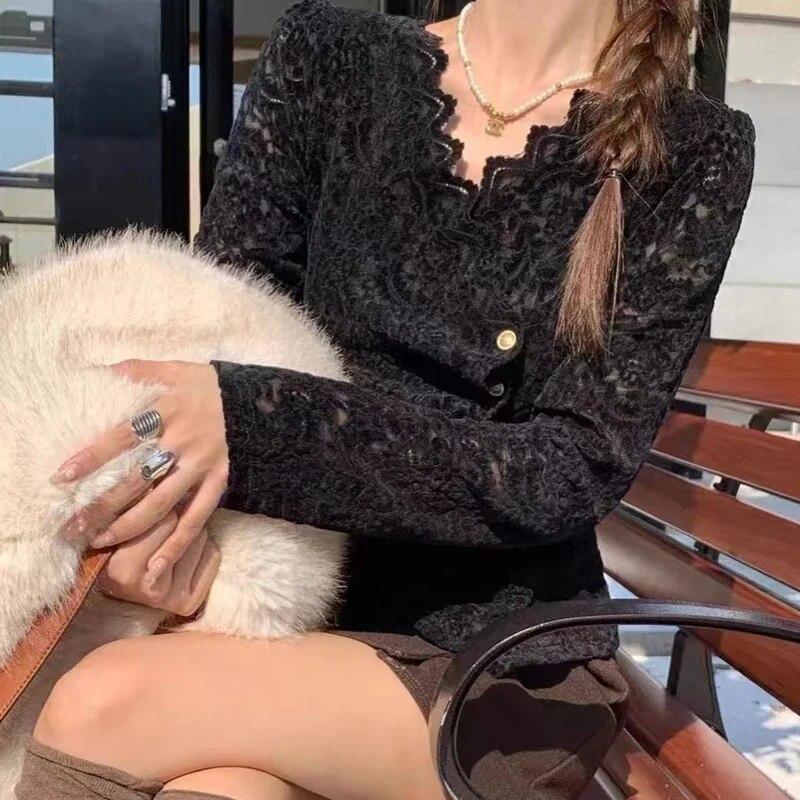 

Кружевная рубашка с длинным рукавом и v-образным вырезом, женская корейская мода, тонкая плиссированная винтажная блузка, повседневные вязаные крючком, элегантные топы 30120 One Size чёрный