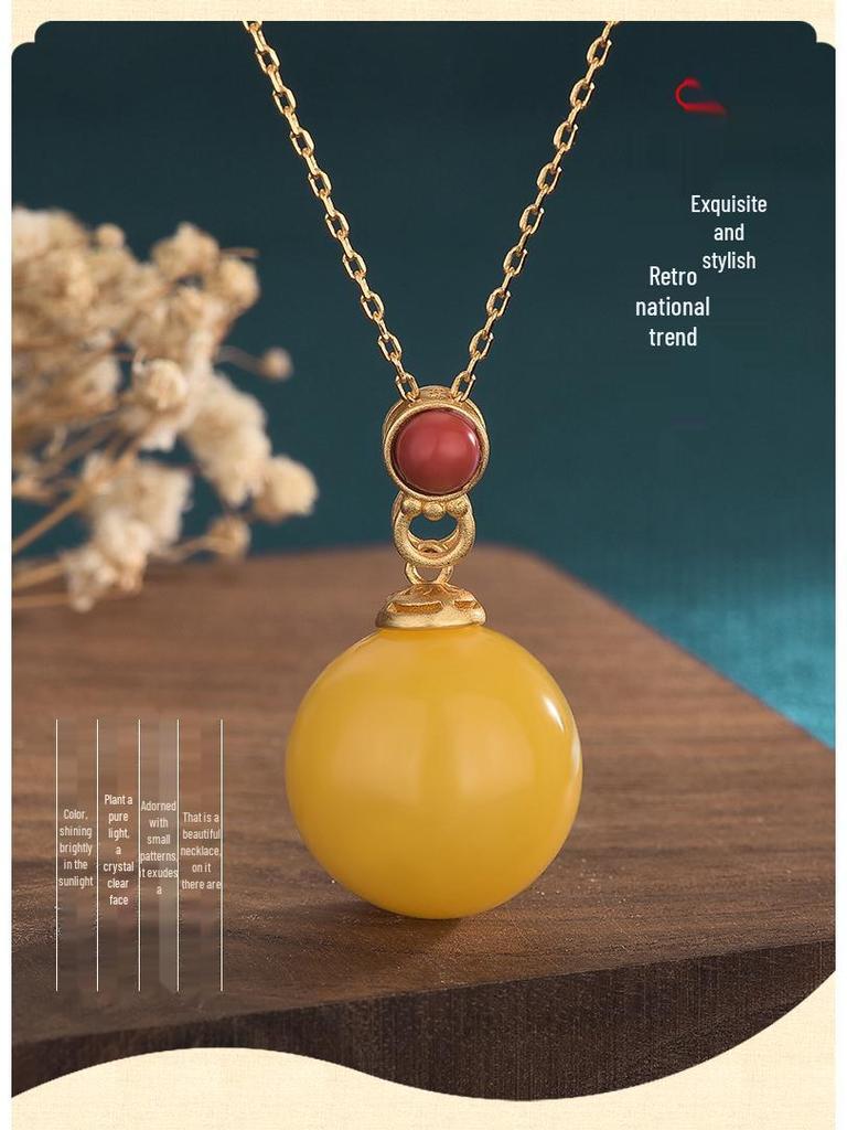 Influencer-Style Jade Pendant Necklace: Hanfu-Inspired Design with Amber Beeswax Accent