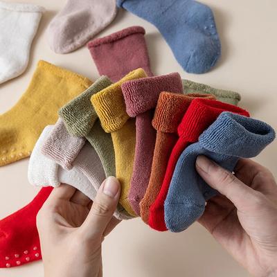 Calcetines de Invierno Gruesos para Niños Calcetines de Piso para Bebés Niños Niñas Algodón Liso Rizo Cálidos Antideslizantes Calcetines de Media Pantorrilla para Recién Nacidos y Niños Pequeños