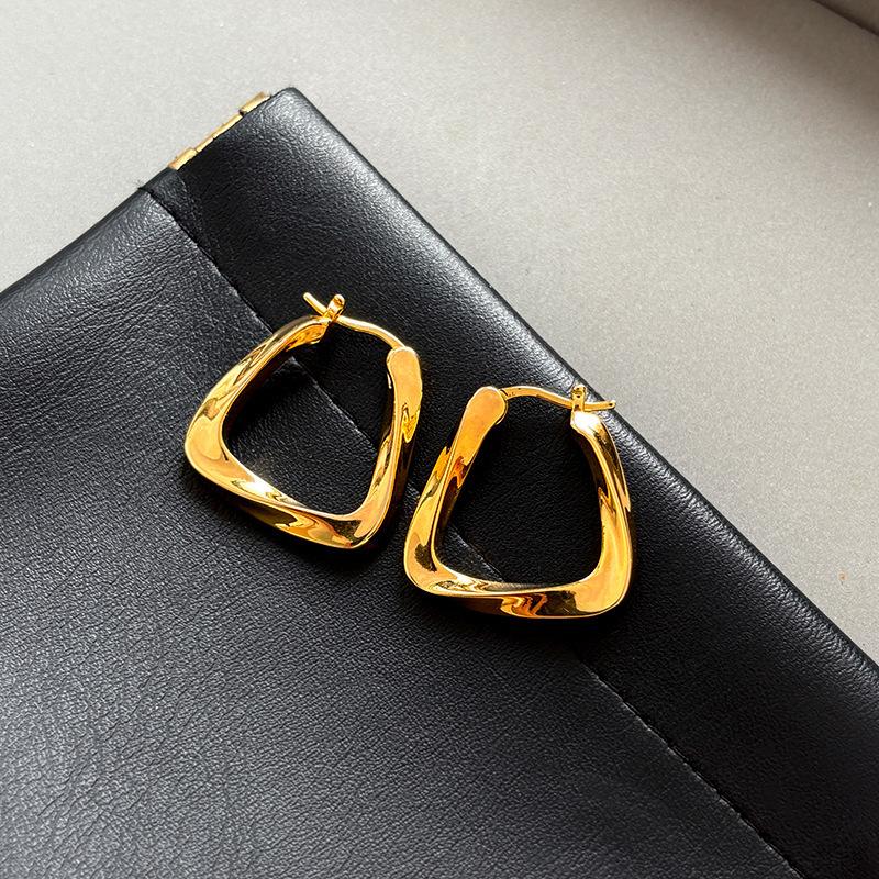 Real Gold Electroplated Geometric Square Earrings, Women's Exaggerated Metal Ear Buckles, the Same Earrings.