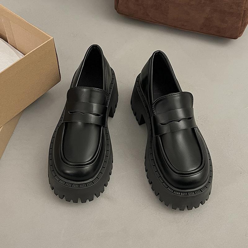 

Маленький мужчина носит толстый каблук на платформе для женщин 2024 года, новый модный темперамент, маленькие кожаные туфли, модная одинарная обувь, тренд 40