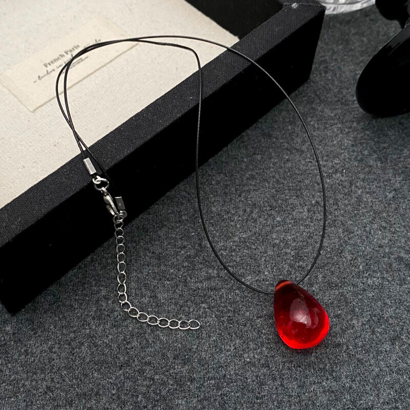Vintage Red Resin Waterdrop Pendant Necklaces for Women Fashion Simplicity Leather Rope Collarbone Necklaces Jewelry Accessories