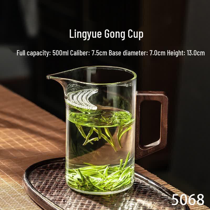 Heat-Resistant Crescent Glass Gongdao Cup with Integrated Tea Filter