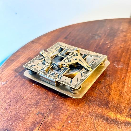Sonnenuhr-Kompass im viktorianischen nautischen Stil mit Holzbox