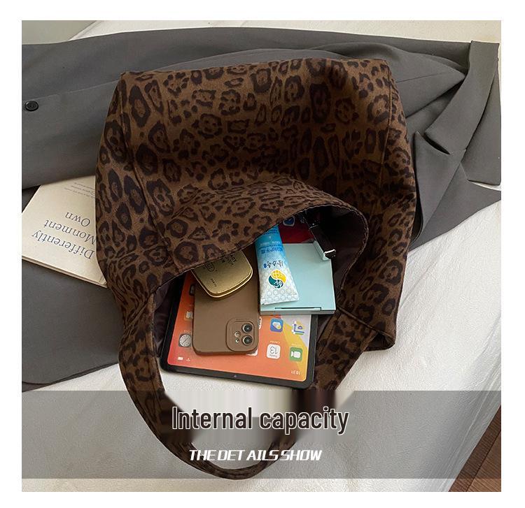 Chic Leopard Print Shoulder Bag: Trendy Versatile Underarm Handbag for Women