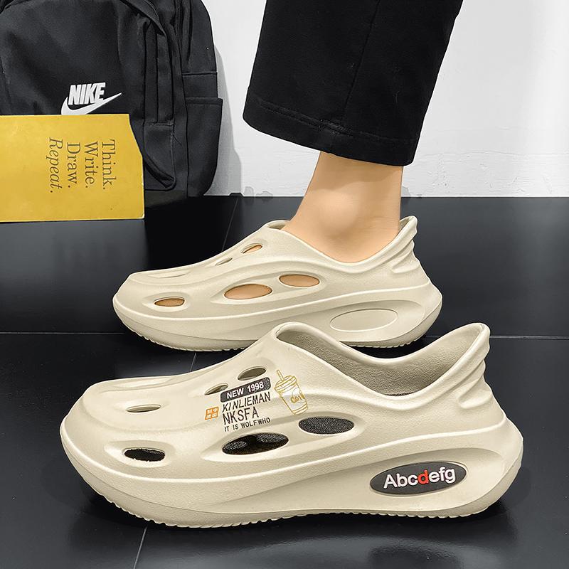 2025 New Hole Shoes Men's and Women's Summer Foot Cover Beach Wading Shoes Bag Head Fashion Versatile Breathable Coconut Shoes