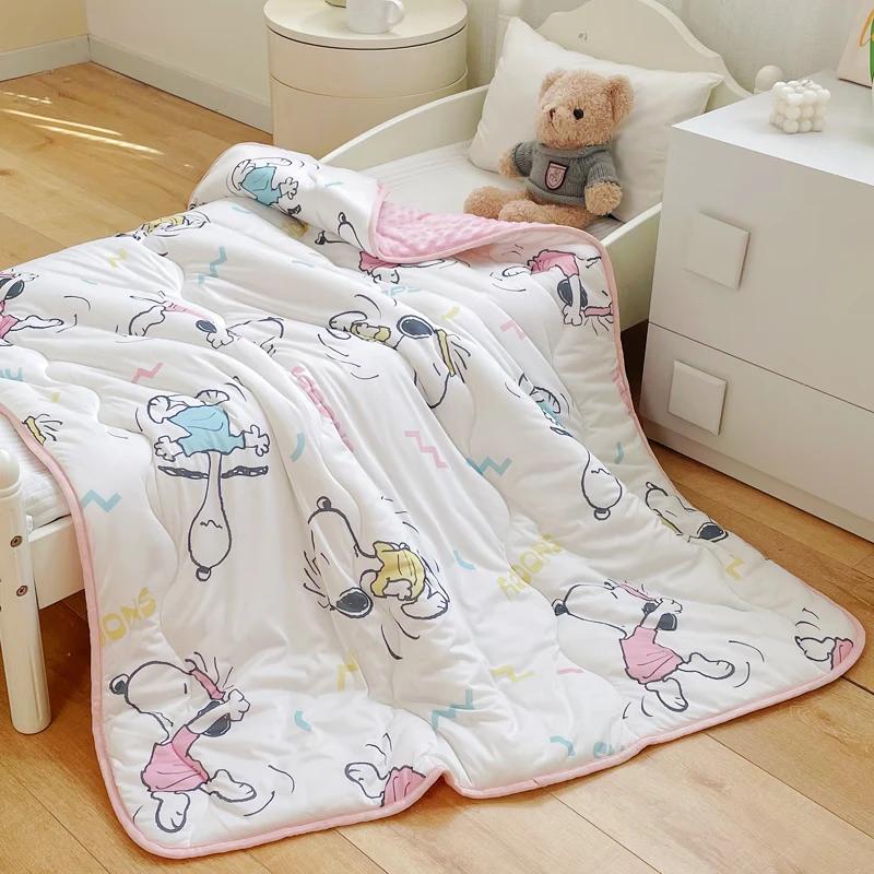 Snoopy Winter Dot Quilt