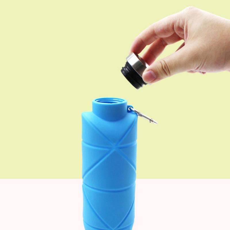 Silikonový skládací hrnek proti pádu pro venkovní sporty, přenosná láhev na vodu, objem 700 ml, s horolezeckou karabinou