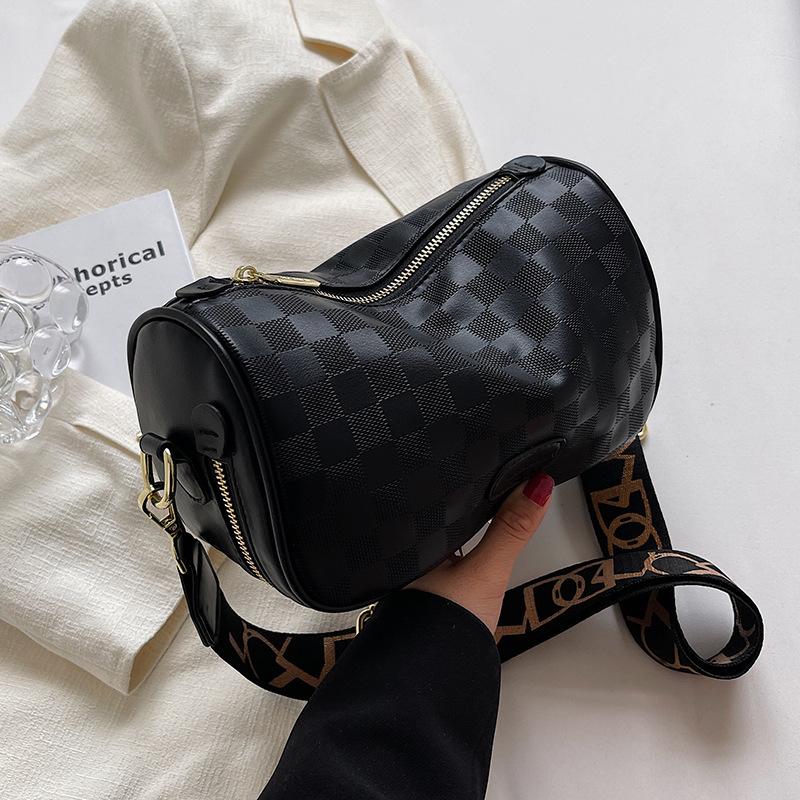 Spring Versatile Popular Messenger Bag Niche Design Advanced Texture Underarm Pillow Bag