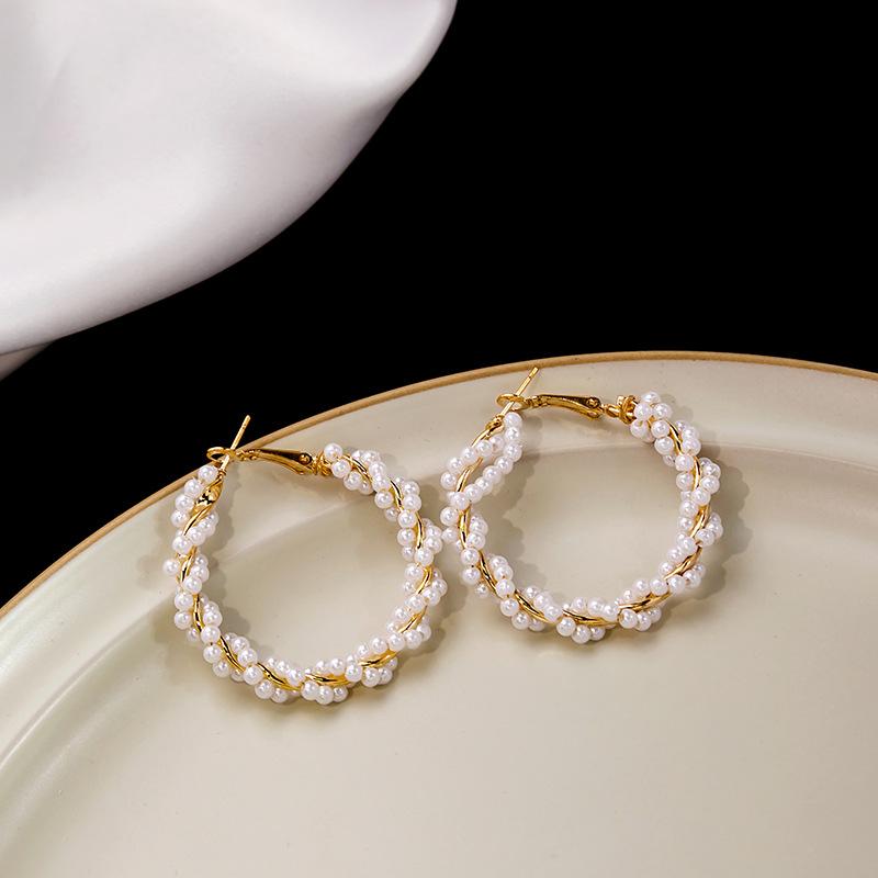 Geometric Coil Pearl Earrings, Exaggerated Temperament High-End Earrings, Light Luxury Fashion Beaded Earrings