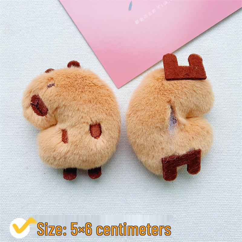 

Маленькая милая плюшевая брошь капибара: Девчачьи мультяшные аксессуары для морской свинки