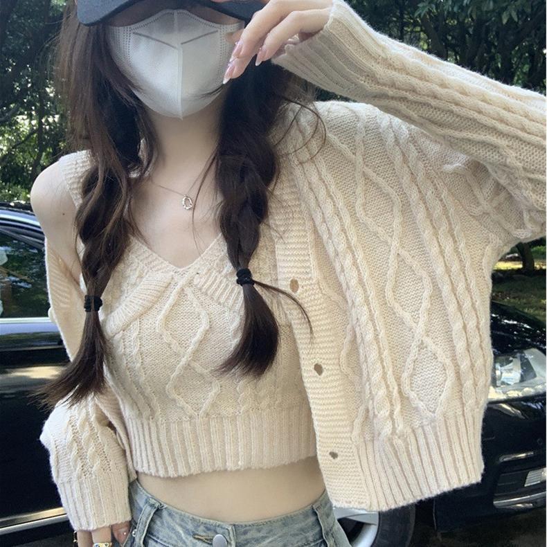 

Spring and Autumn Gentle Wind Soft Waxy Twist V-Neck Sweater Jacket Sweet Design Niche Short Two-piece Knitted Sweater Average size 57-101 абрикосовий