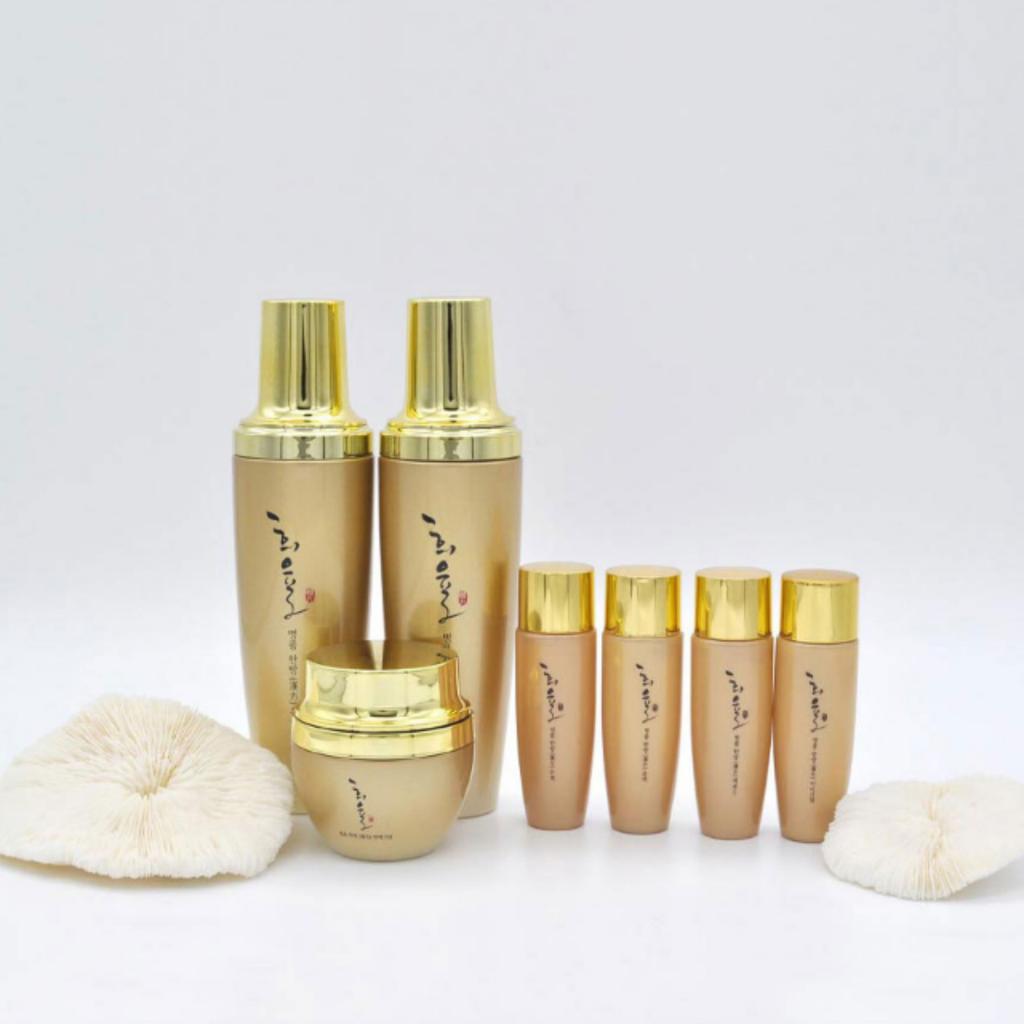 lebelage Heeyul Premium Hanbang Skincare Set of 3(TONER 130ml+30ml/EMULSION 130ml+30ml/CREAM 30ml/ESSENCE 30ml/EYECREAM 30ml)