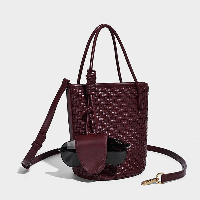 2025 New Fashion Commuting Handbag, Niche High-End Woven Bag, Large Capacity Single-Shoulder Crossbody Bucket Bag