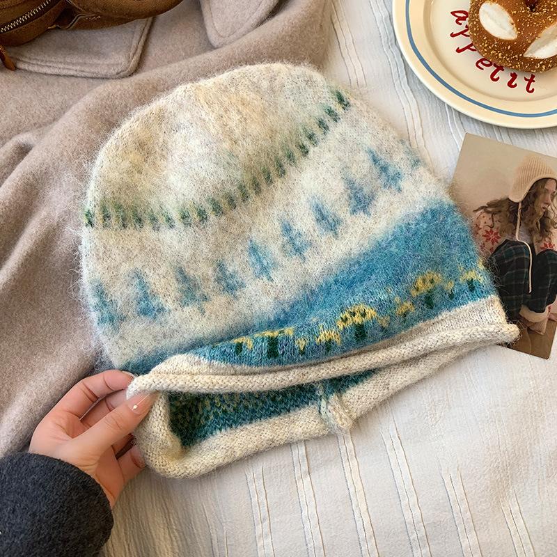 Fair Island wind curling heap hat female autumn and winter retro face small cold hat lazy wind cold warm bag head hat