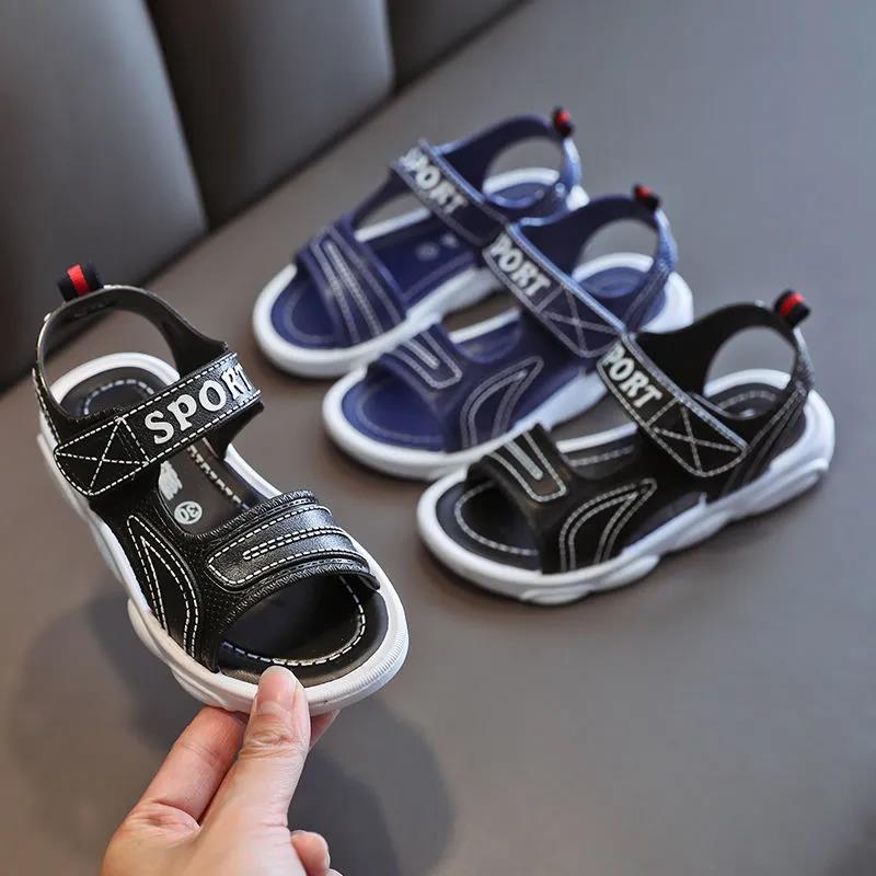 Leichte Sommersandalen für Kinder, weiche Sohle, einzelne Outdoor-Sandalen, rutschfeste, vielseitige flache Jungen-Sandalen