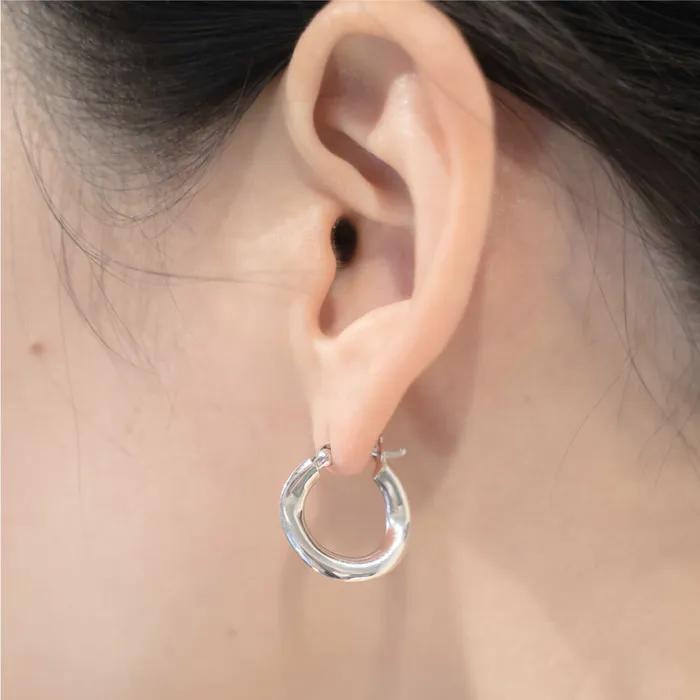 HR 15E_Curved Bold Ring Earring (Silver 925)