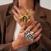 Bague à double doigt plissée fleur de rose exagérée européenne et américaine personnalité ancienne rétro protection de l'environnement bijoux de niche