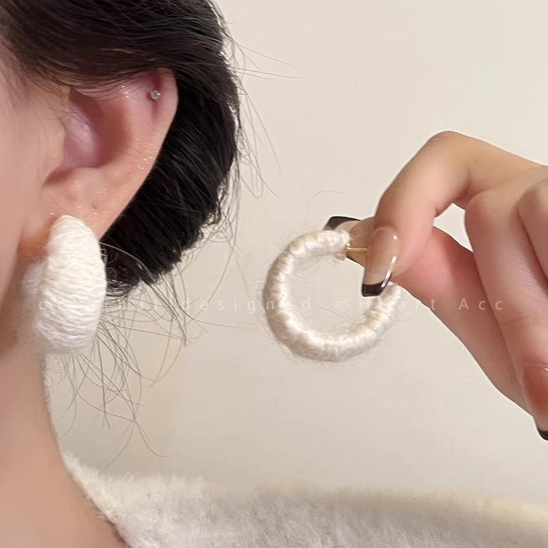 Spicy Girl Vibe: 2025 Sweet & Cool Niche Tassel Earrings - Chic & Slimming Long Design