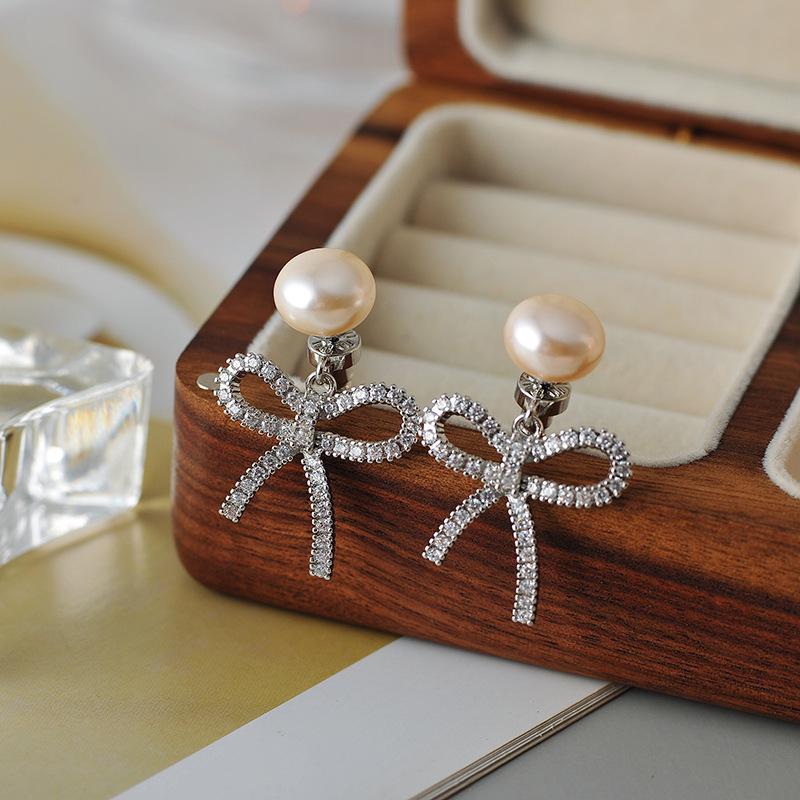 

Elegant Zircon Bow Stud Earrings for Women - Light Luxury and Unique Style