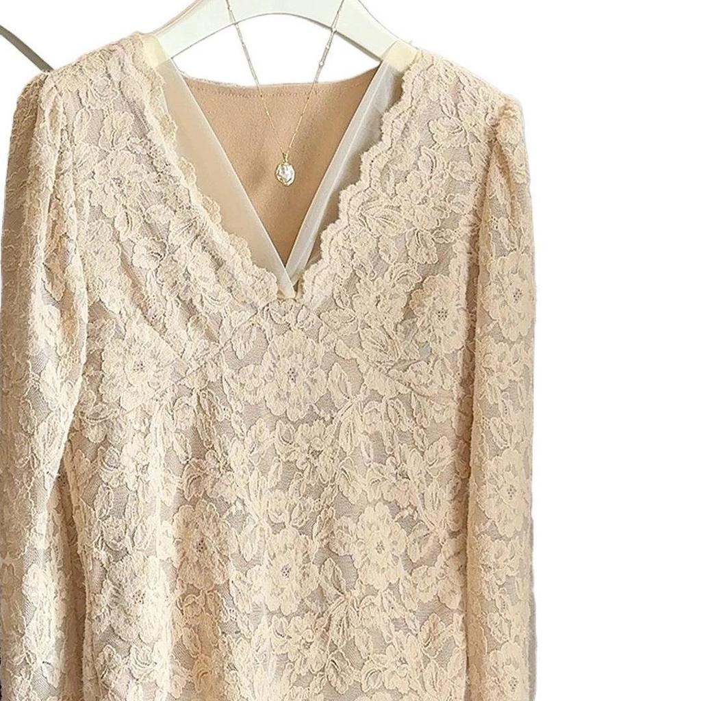 T-shirt de base en dentelle à manches longues et col en V ajusté pour femme 2025