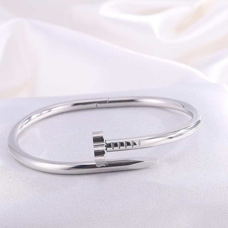 1Pcs Silver Love Bracelet Stainless Steel Heart-shaped Bracelet Women Advanced and Non Fading Titanium Steel Jewelry