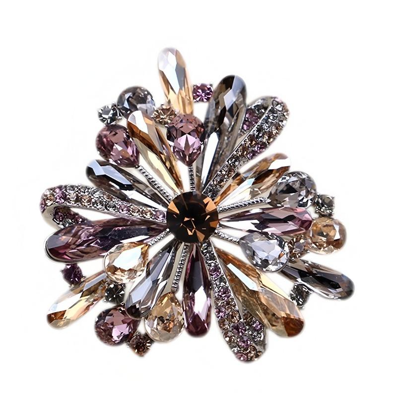 Retro Flower Brooch for Women, Luxurious and Elegant Crystal Brooch, A Niche and High-end Brooch