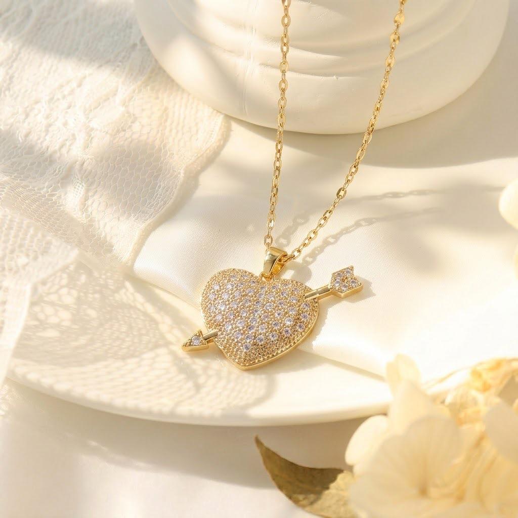 Rhinestone Inlaid Heart Pendant Necklace in Light Luxury Style for Women