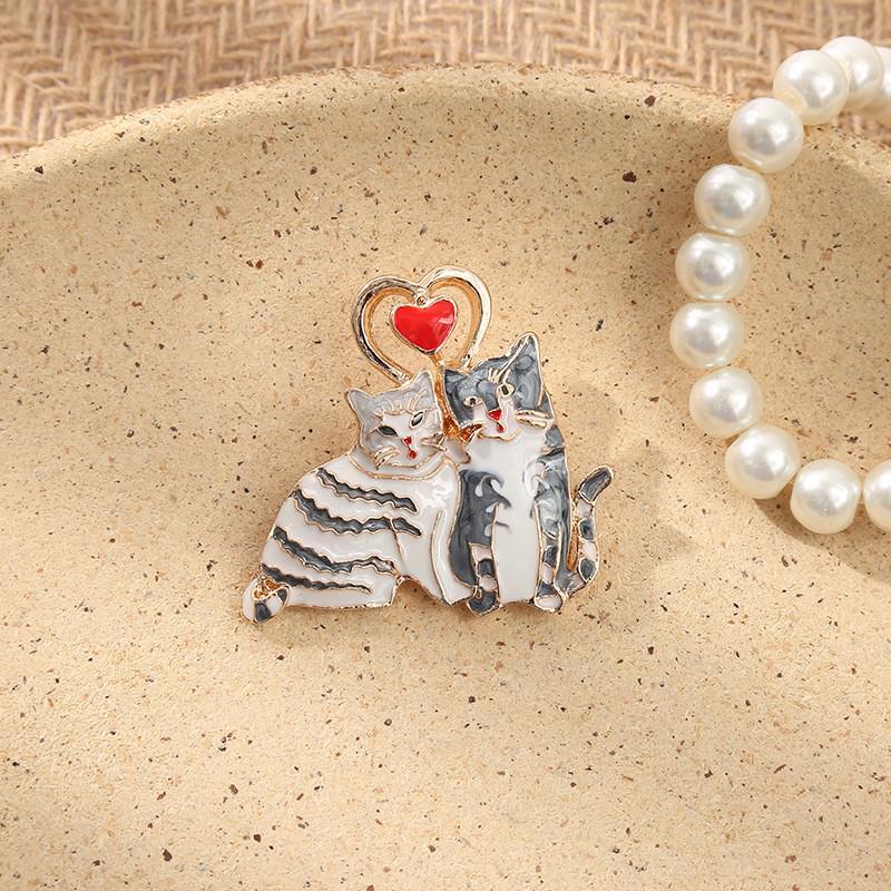 European & American Retro Kitten Rhinestone Brooch with Exquisite Inlaid Diamonds