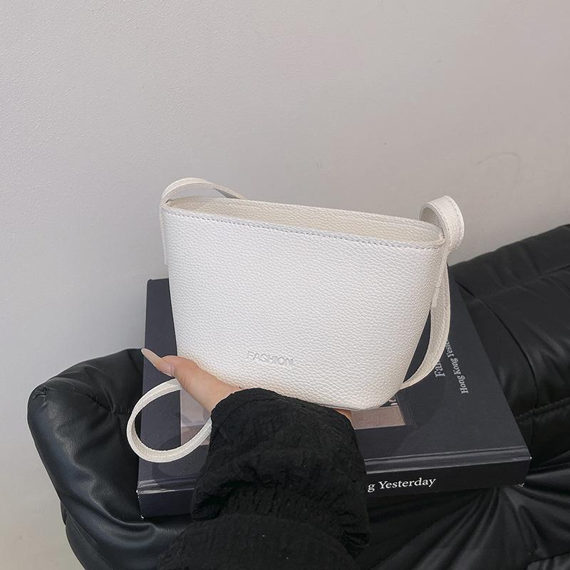 

2025 new fashion lychee pattern shoulder bucket bag foreign style simple personality versatile model popular messenger temperament women