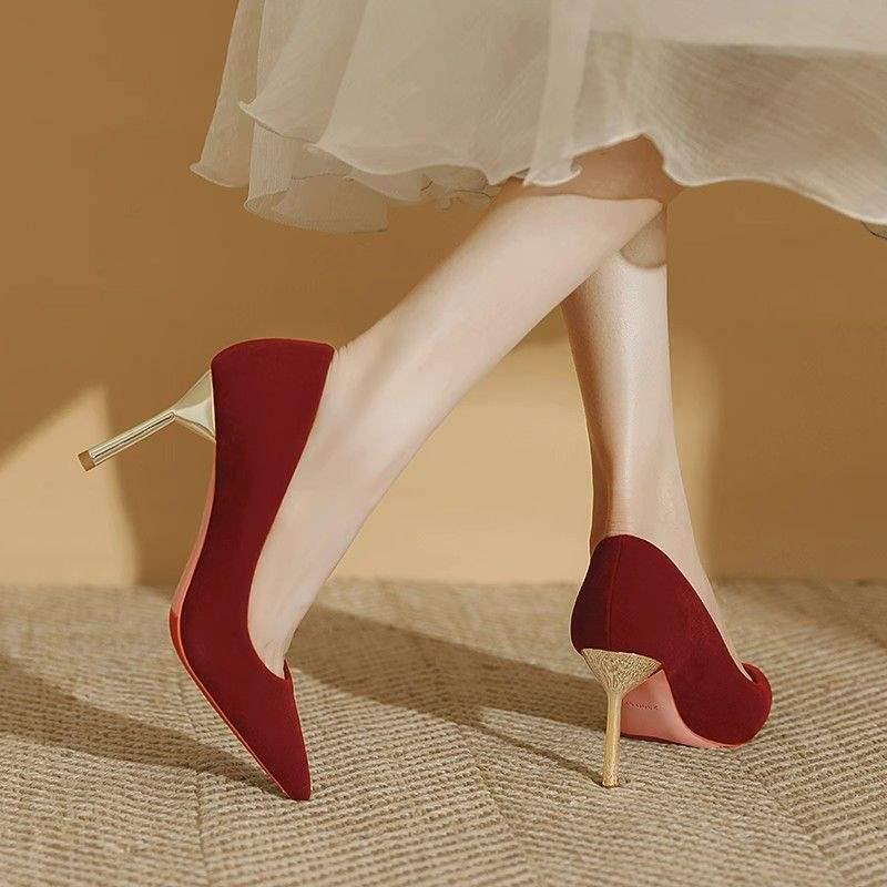 2025 Rote Hochzeitsschuhe im chinesischen Stil: Bequeme Wildleder-High Heels für Bräute