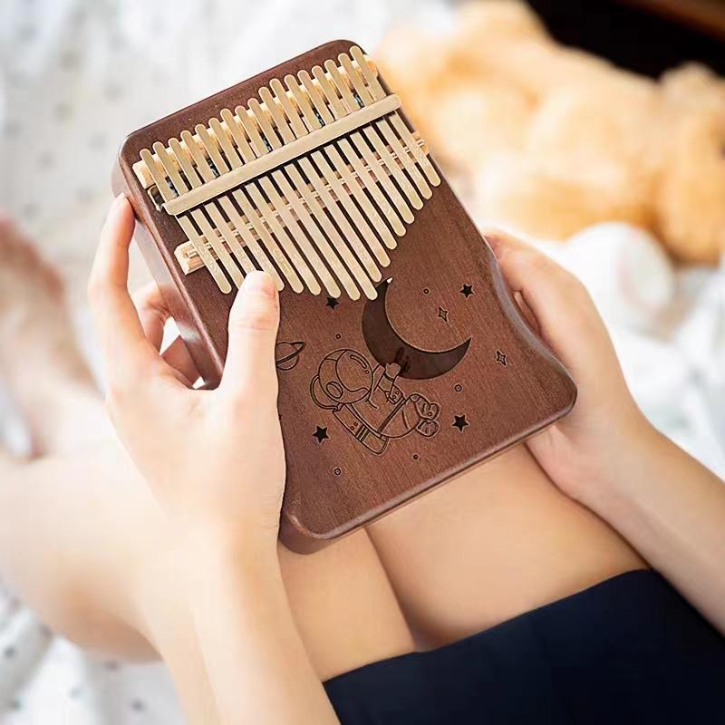 

Калімба для великого пальця 13.5cm*18cm*5.7cm коричневий