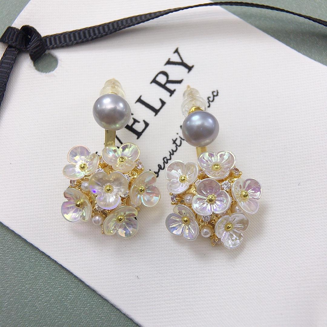 

Colorful Heart & Flower Freshwater Pearl Stud Earrings - Two-Way Wear сірий колір