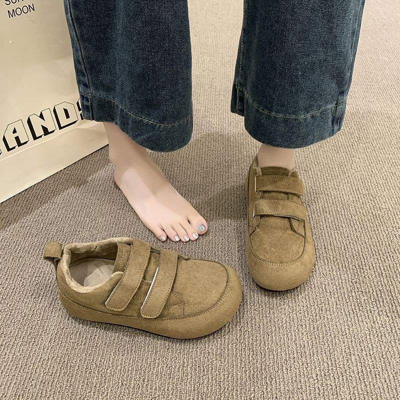 thick-soled velvet board shoes women's bread shoes 2025 winter new versatile Velcro casual sports thermal cotton shoes