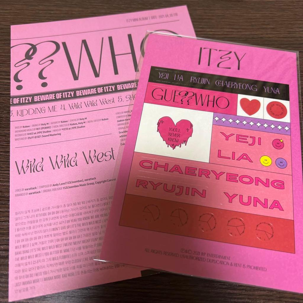 [USED] ITZY GUESS WHO (DAY ver.) Album with Trading Card