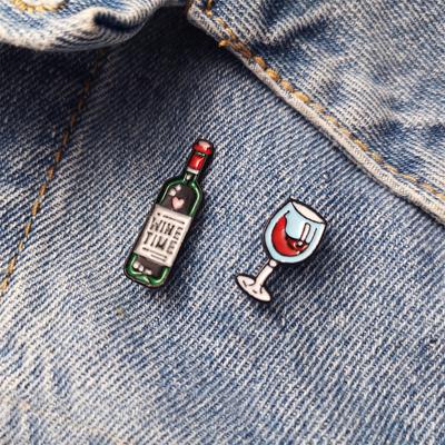 WINE TIME Broche Couple Bouteille de Vin Verre Pour Femmes Hommes Tasse de Vin Rouge Épinglettes de Reverin Émail Sac Bouton de Vêtement Badge Bijoux Dessin Animé