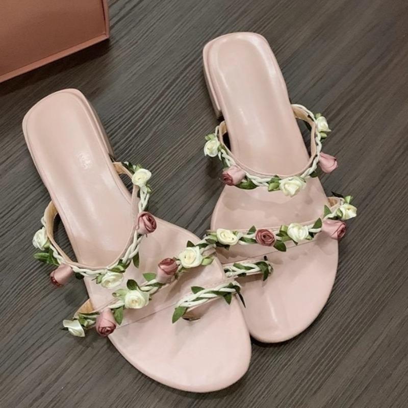 Fashion Fashion Spring/summer Internet Celebrity Fashion Floral Shave Low Heel One-line Sandals Female Explosion Outside To Wear Sandals