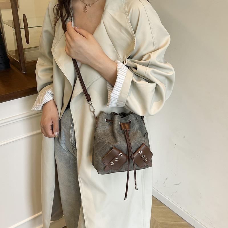 Autumn and Winter Popular New Fashion Personalized Spice Girl Wind Bucket Bag Women's High Sense Niche Commuter Messenger Bag