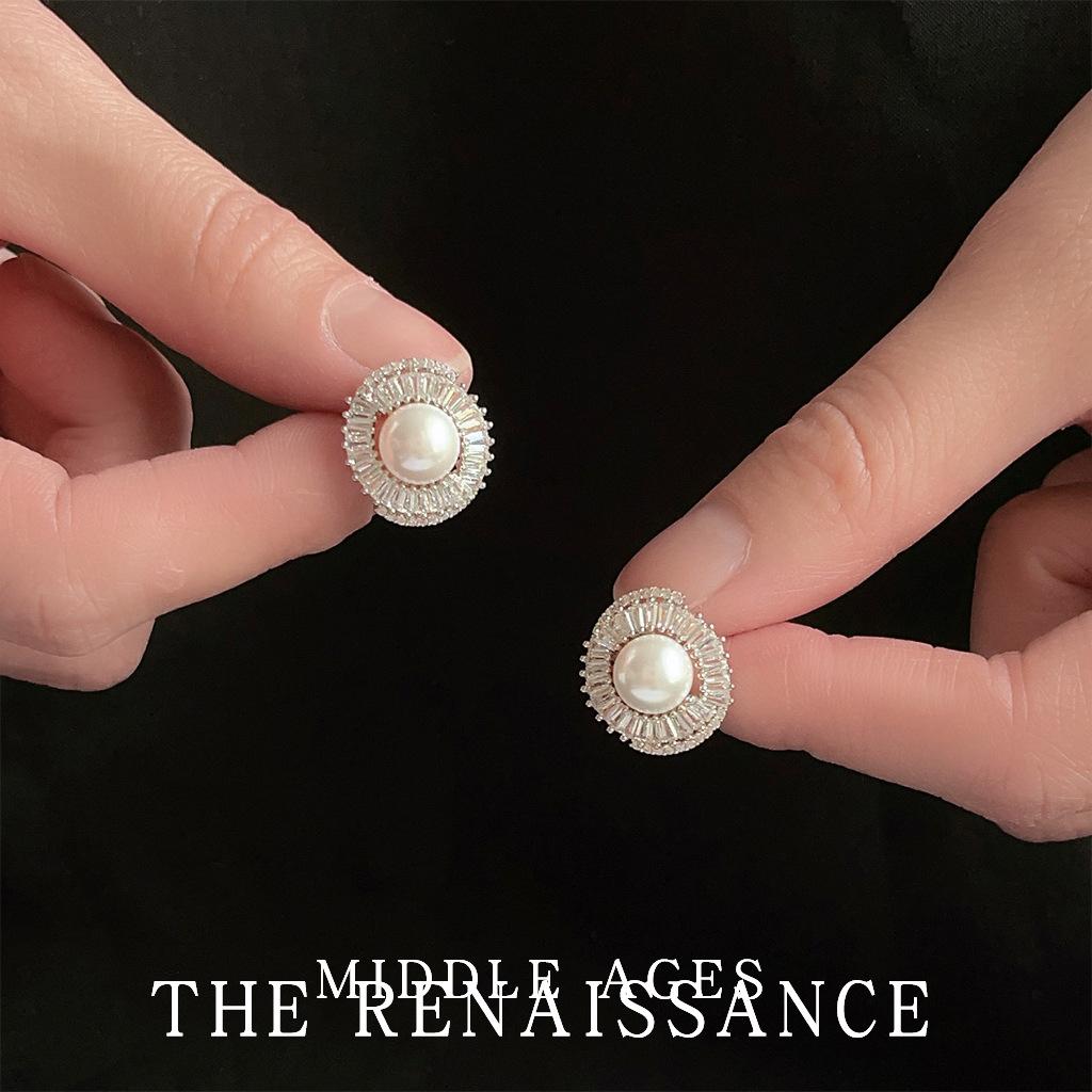 Light stroke geometric zircon light luxury earrings French retro pearl stud earrings elegant earrings