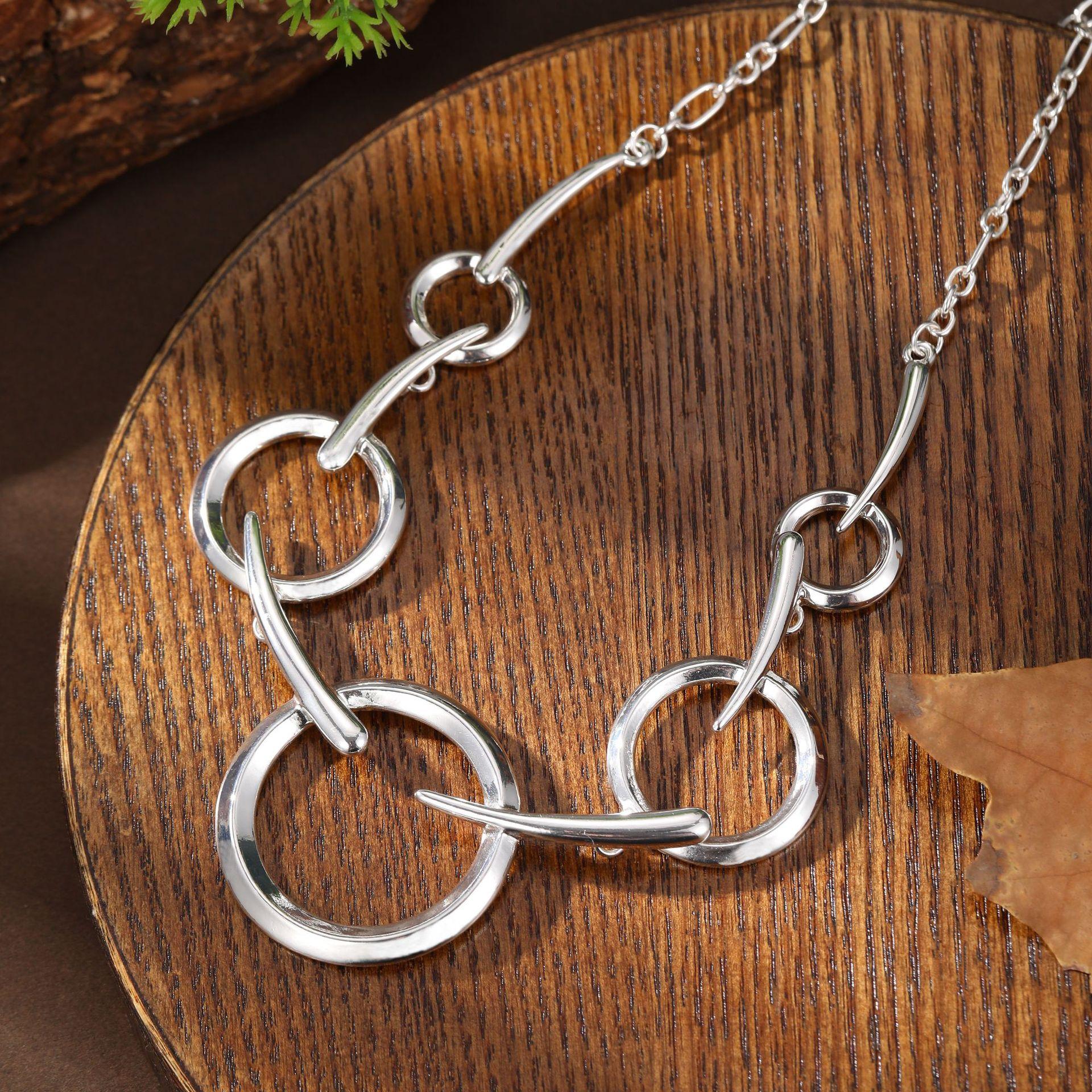 

Новое гладкое полое геометрическое кольцо-ожерелье, женское модное высококлассное полое ожерелье с круглым вырезом