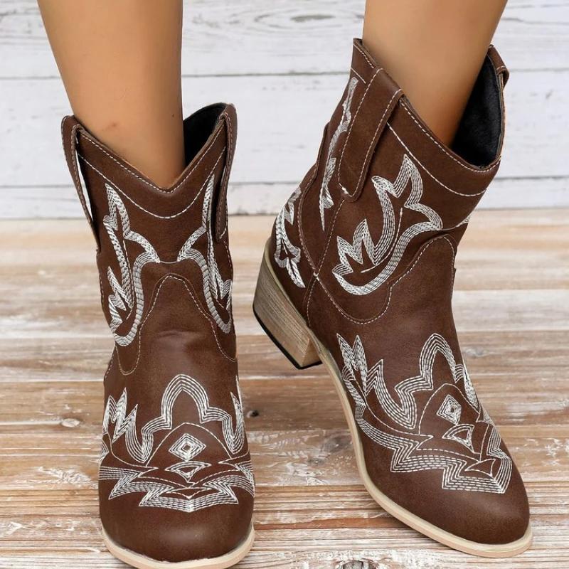 Women's Chelsea Boots Embroidered Western Pointed Retro Cowboy Boots 2024 Winter Women's New Casual Square Heel Slip-on Boots