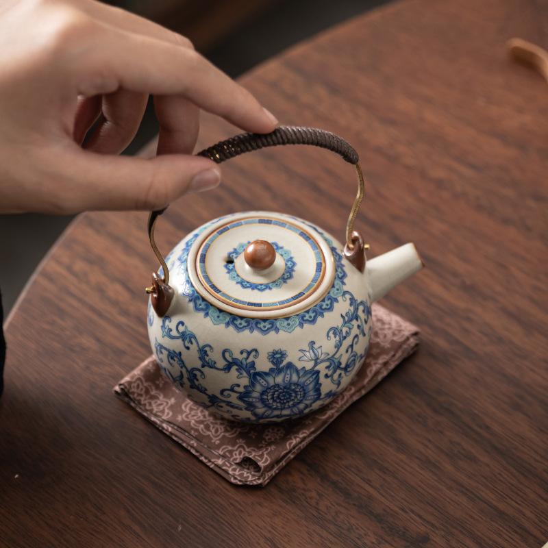 Ru kiln twisted branch lotus hand grab pot cover bowl teacup single high-end retro blue and white tea with lid ceramic kung fu tea set