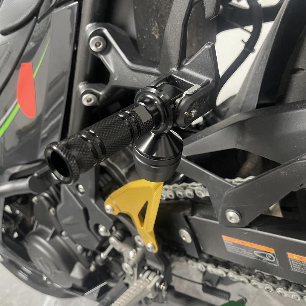 Motorcycle Tandem Step Slider For Kawasaki ZX-25R/SE ZX-4R/SE ZX-4RR Ninja 250 Ninja 400 Z250 Z400 All Year Aluminum (Black)