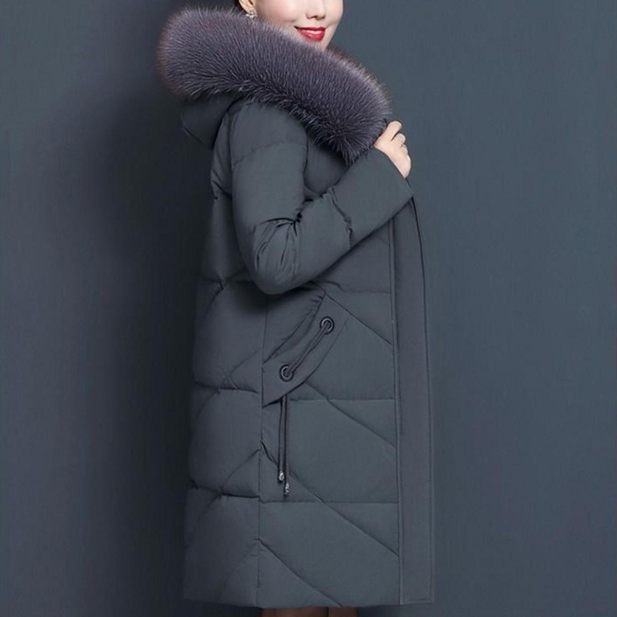 

Женская пуховая хлопковая куртка средней длины с большим шерстяным воротником